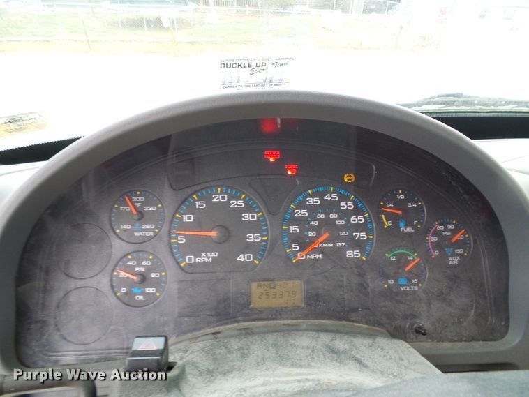 image for item DC2840 2004 International PC015  shuttle bus