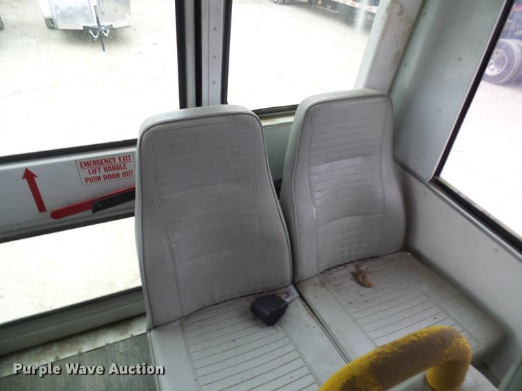 image for item DC2840 2004 International PC015  shuttle bus