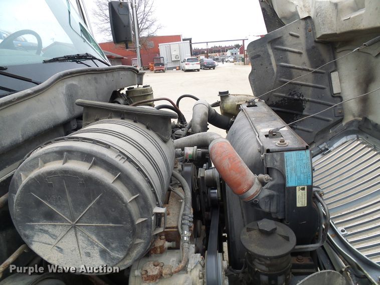 image for item DC2840 2004 International PC015  shuttle bus