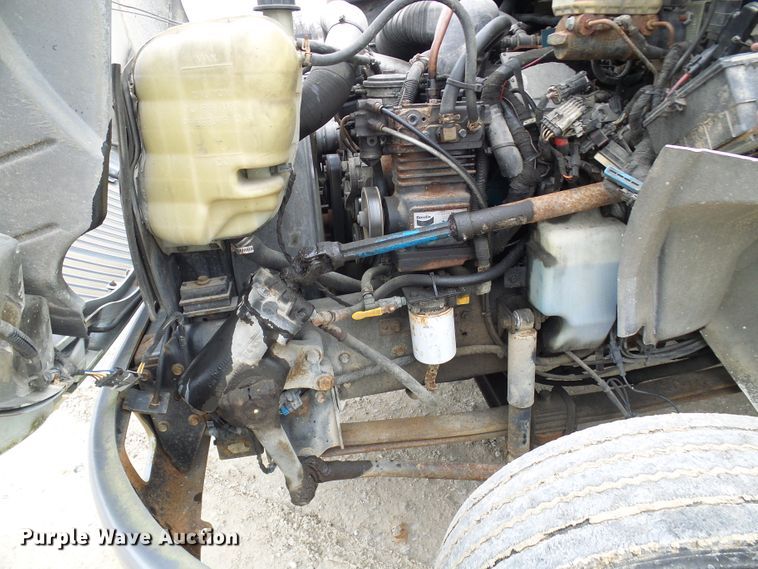 image for item DC2840 2004 International PC015  shuttle bus