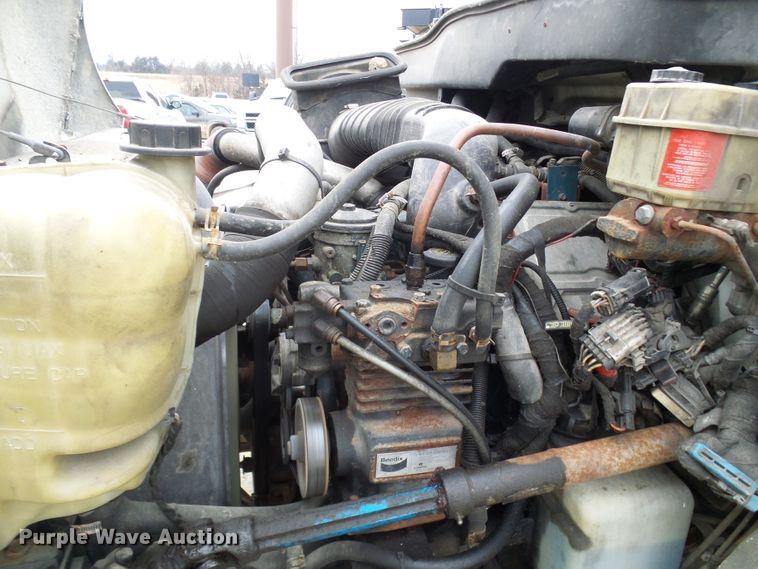 image for item DC2840 2004 International PC015  shuttle bus