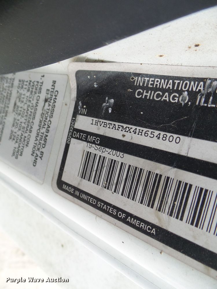 image for item DC2840 2004 International PC015  shuttle bus