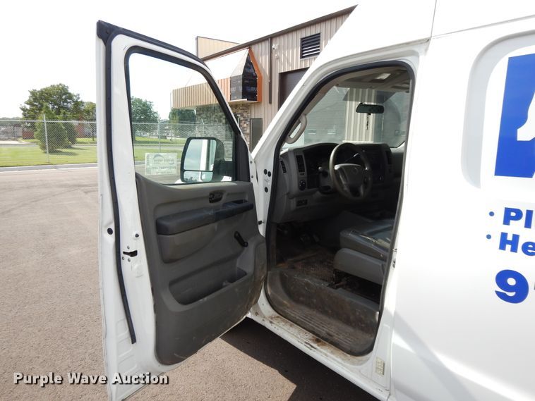image for item DF5304 2013 Nissan NV2500  van