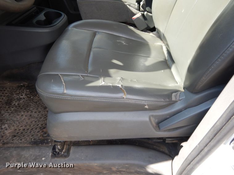 image for item DF5304 2013 Nissan NV2500  van