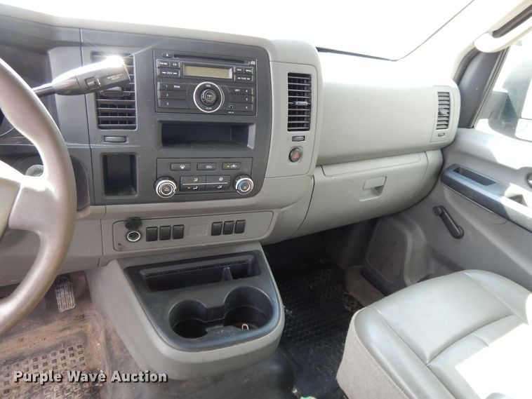 image for item DF5304 2013 Nissan NV2500  van