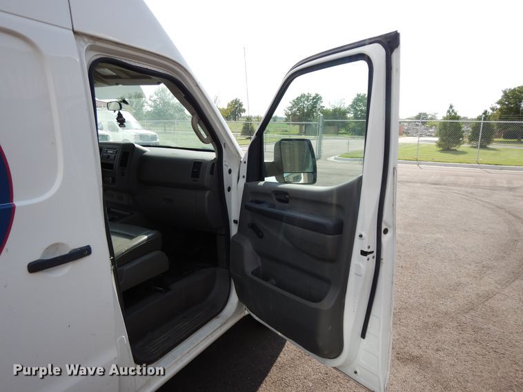image for item DF5304 2013 Nissan NV2500  van