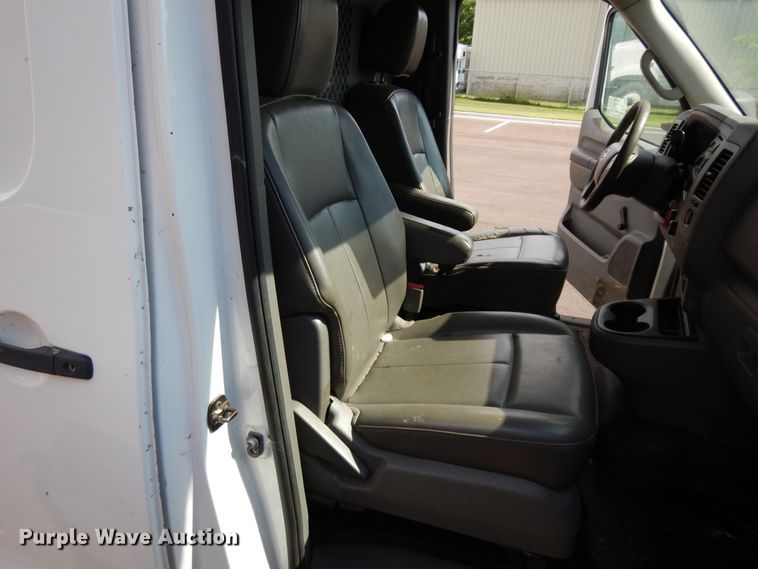 image for item DF5304 2013 Nissan NV2500  van