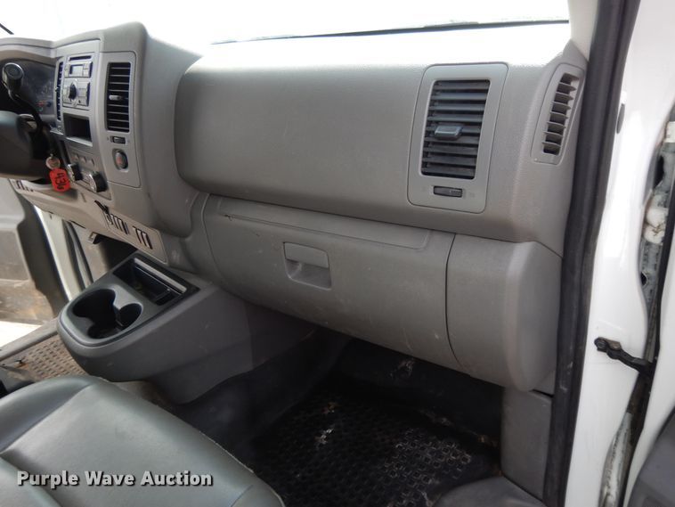 image for item DF5304 2013 Nissan NV2500  van