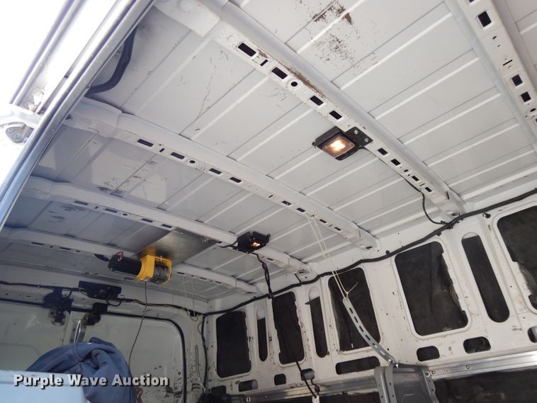 image for item DF5304 2013 Nissan NV2500  van