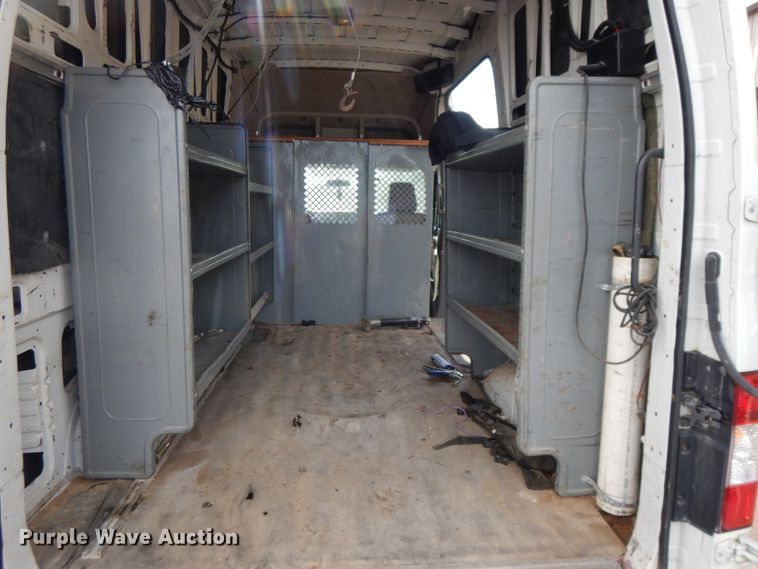 image for item DF5304 2013 Nissan NV2500  van