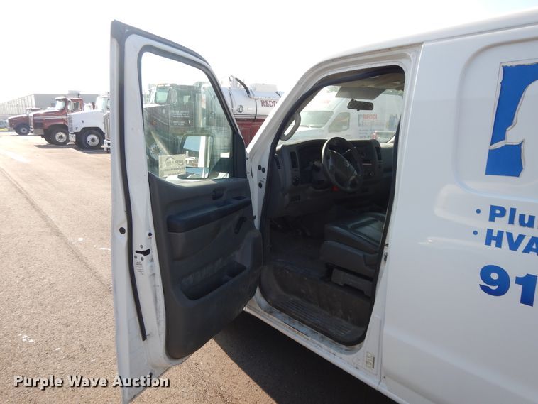 image for item DF5305 2012 Nissan NV2500  van