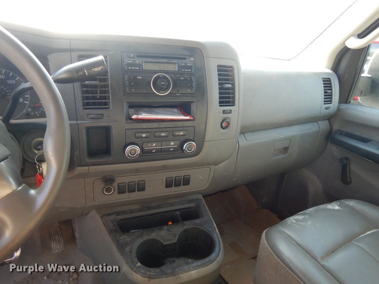 image for item DF5305 2012 Nissan NV2500  van