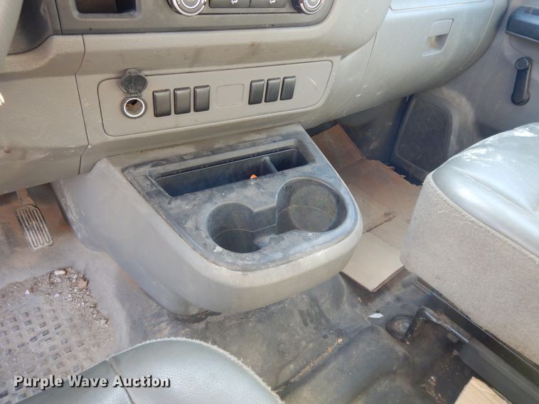 image for item DF5305 2012 Nissan NV2500  van