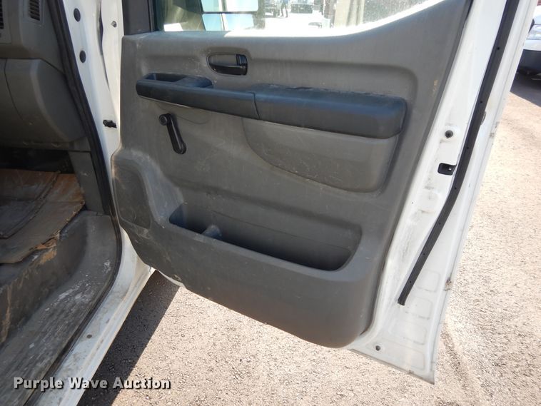 image for item DF5305 2012 Nissan NV2500  van