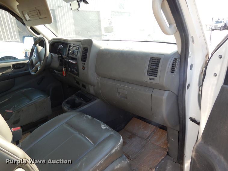 image for item DF5305 2012 Nissan NV2500  van