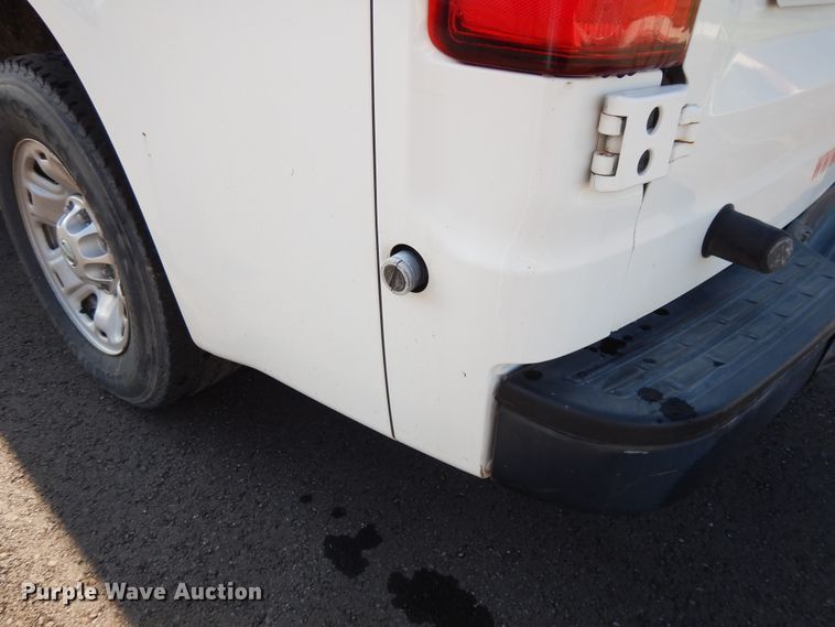 image for item DF5305 2012 Nissan NV2500  van
