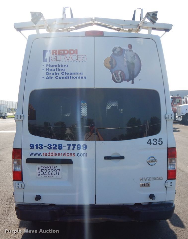 image for item DF5307 2013 Nissan NV2500 van