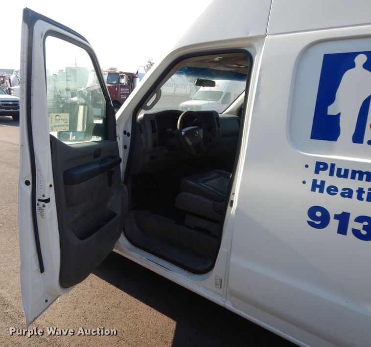 image for item DF5307 2013 Nissan NV2500 van
