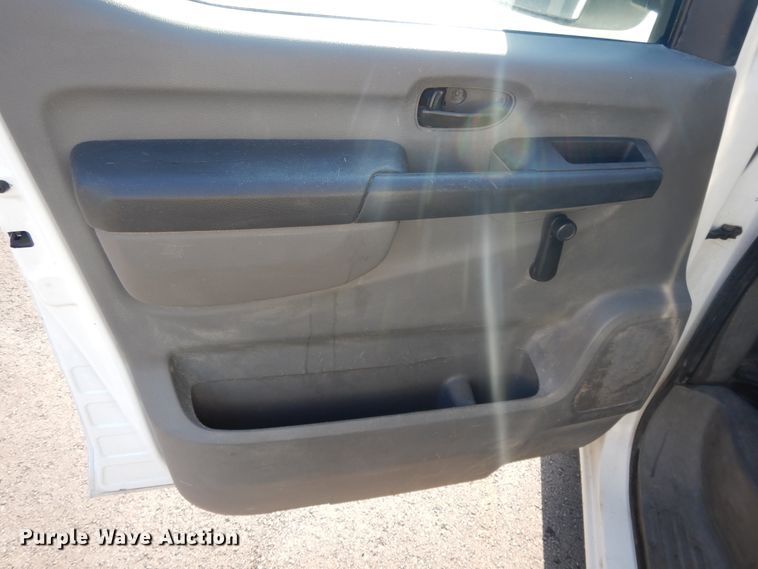 image for item DF5307 2013 Nissan NV2500 van