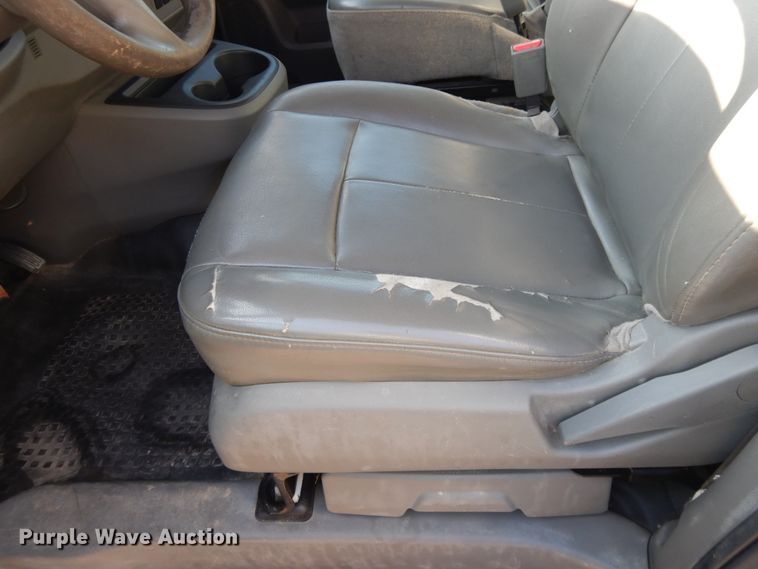 image for item DF5307 2013 Nissan NV2500 van