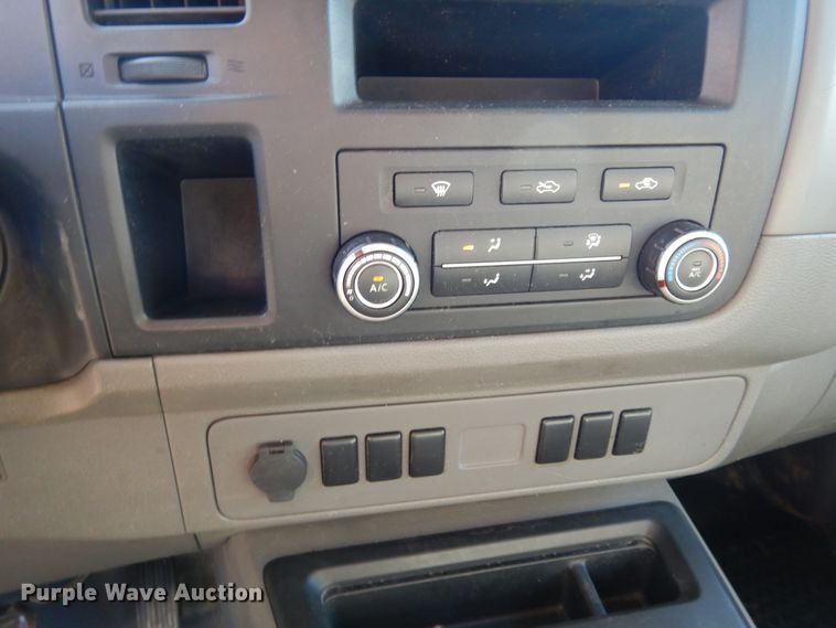 image for item DF5307 2013 Nissan NV2500 van