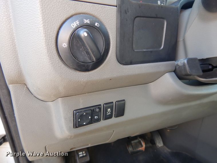 image for item DF5307 2013 Nissan NV2500 van