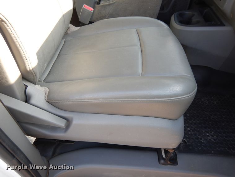 image for item DF5307 2013 Nissan NV2500 van