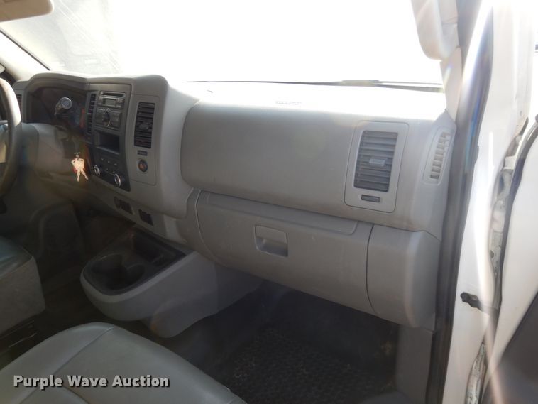 image for item DF5307 2013 Nissan NV2500 van