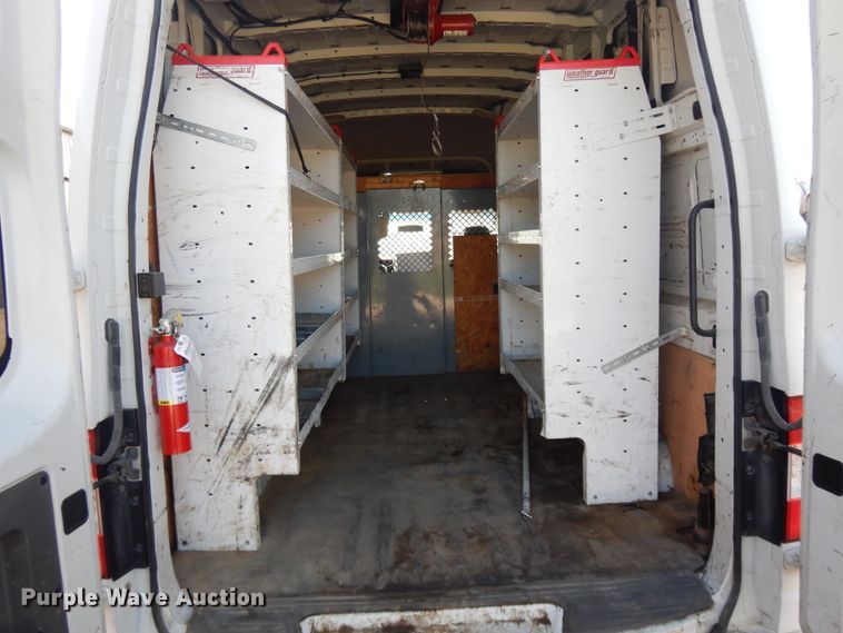 image for item DF5307 2013 Nissan NV2500 van