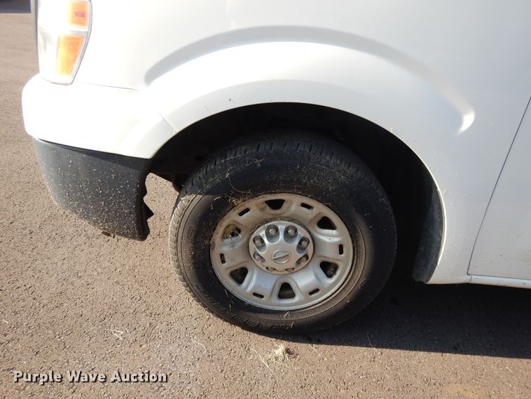 image for item DF5307 2013 Nissan NV2500 van