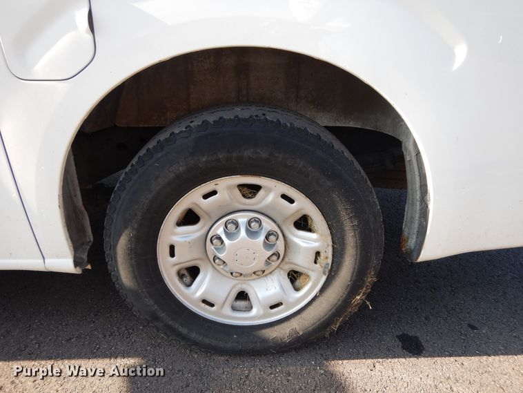 image for item DF5307 2013 Nissan NV2500 van
