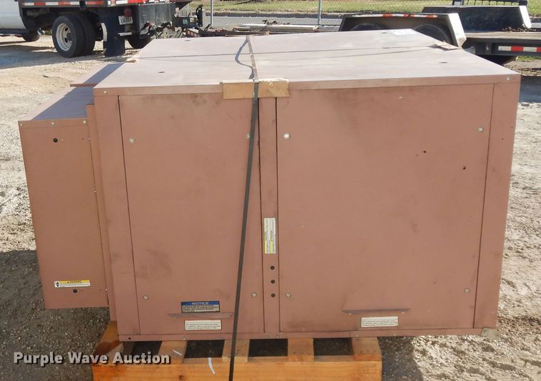 image for item DF6736 2005 Reznor RA500 oil fired heater