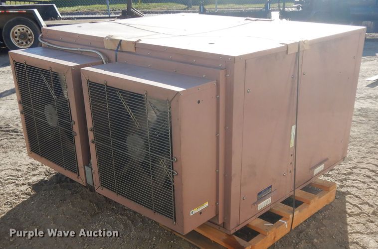 image for item DF6736 2005 Reznor RA500 oil fired heater