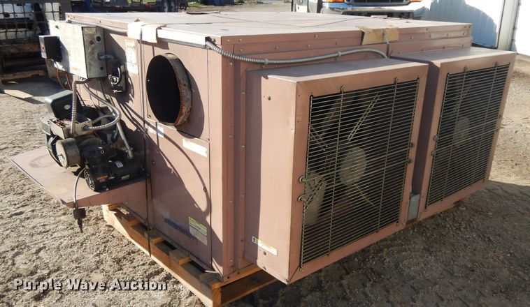 image for item DF6736 2005 Reznor RA500 oil fired heater