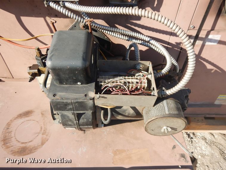 image for item DF6736 2005 Reznor RA500 oil fired heater