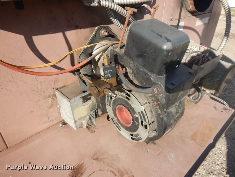 image for item DF6736 2005 Reznor RA500 oil fired heater