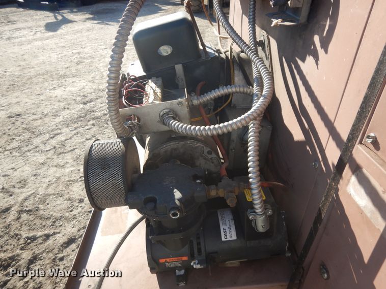 image for item DF6736 2005 Reznor RA500 oil fired heater