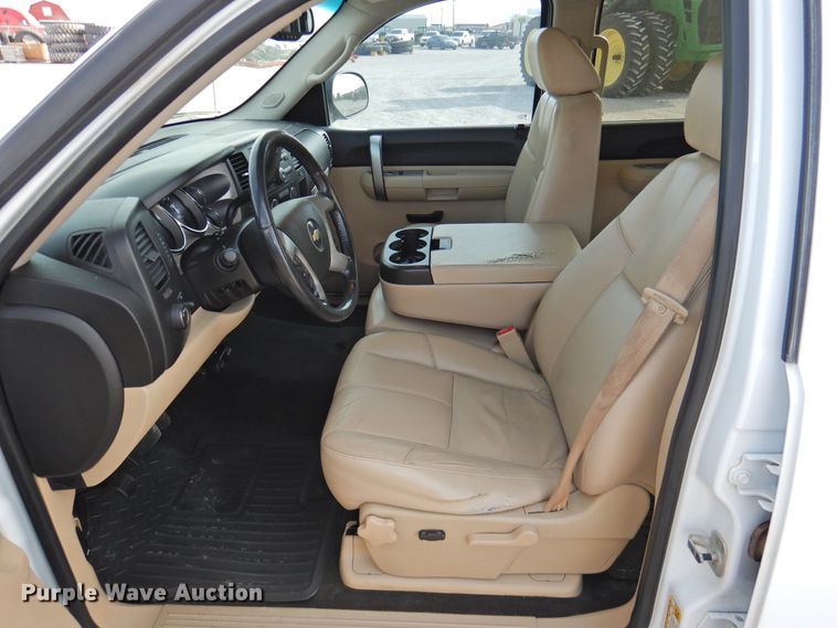 image for item DG1583 2008 Chevrolet Silverado 1500  Crew Cab pickup truck