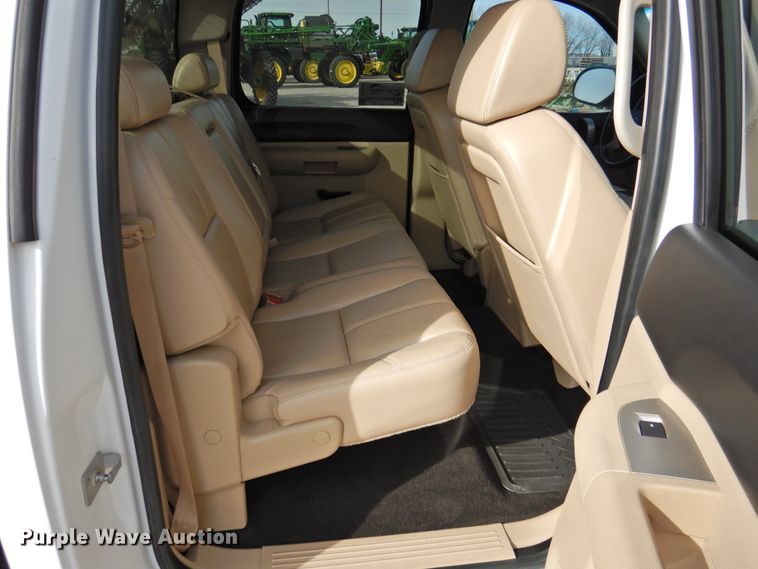 image for item DG1583 2008 Chevrolet Silverado 1500  Crew Cab pickup truck