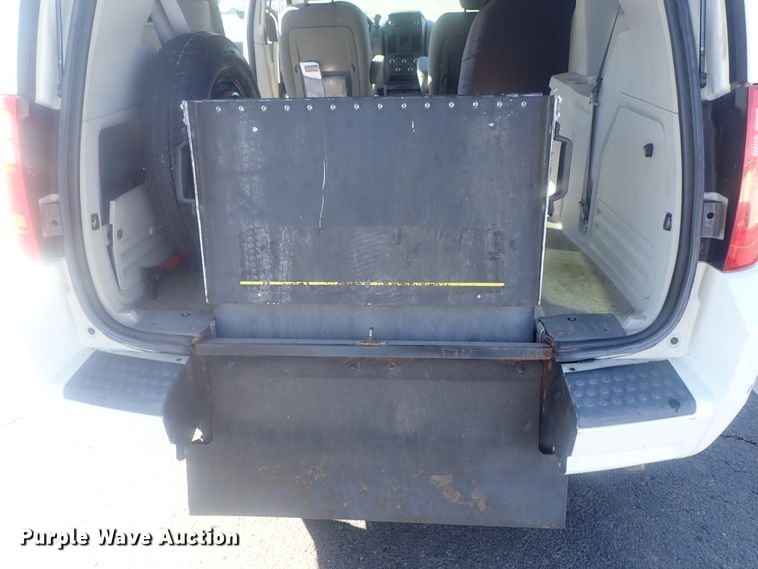 image for item DG2966 2009 Dodge Grand Caravan SE  handicap accessible van