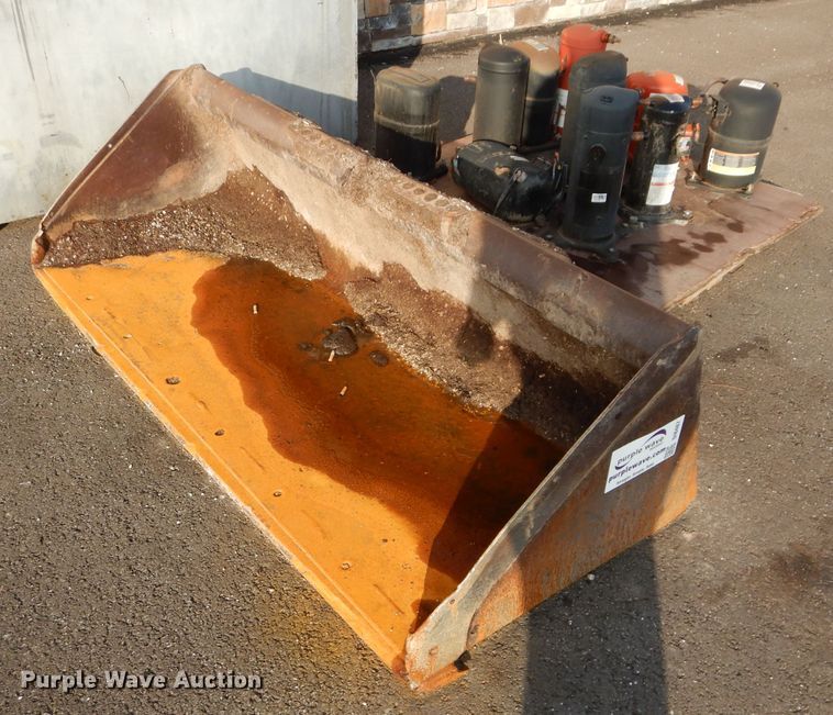 image for item DI8487 Bobcat 72"W skid steer bucket