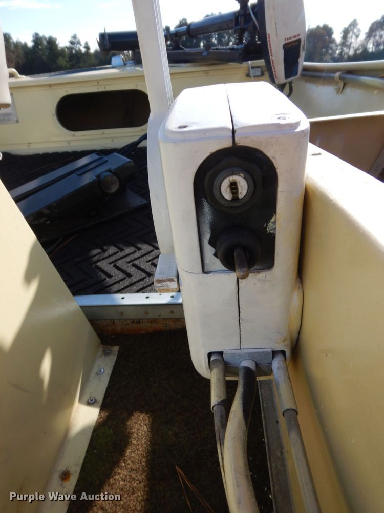 image for item DJ8153 1981 Duracraft  boat