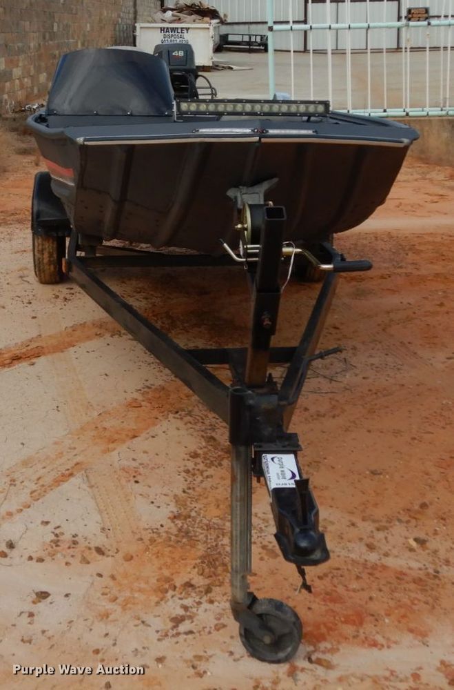 image for item DJ8154 1990 Alumacraft Angler  boat