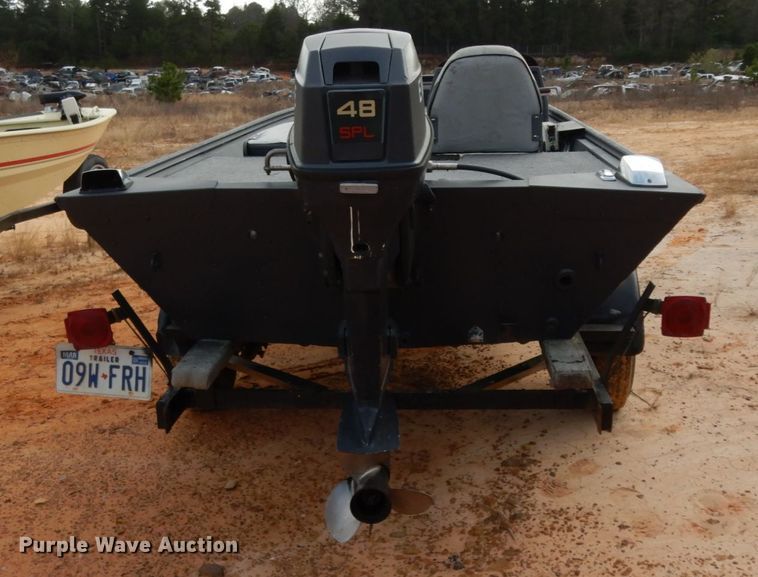 image for item DJ8154 1990 Alumacraft Angler  boat