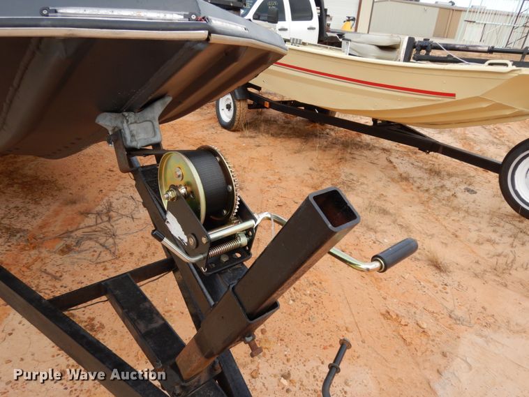 image for item DJ8154 1990 Alumacraft Angler  boat