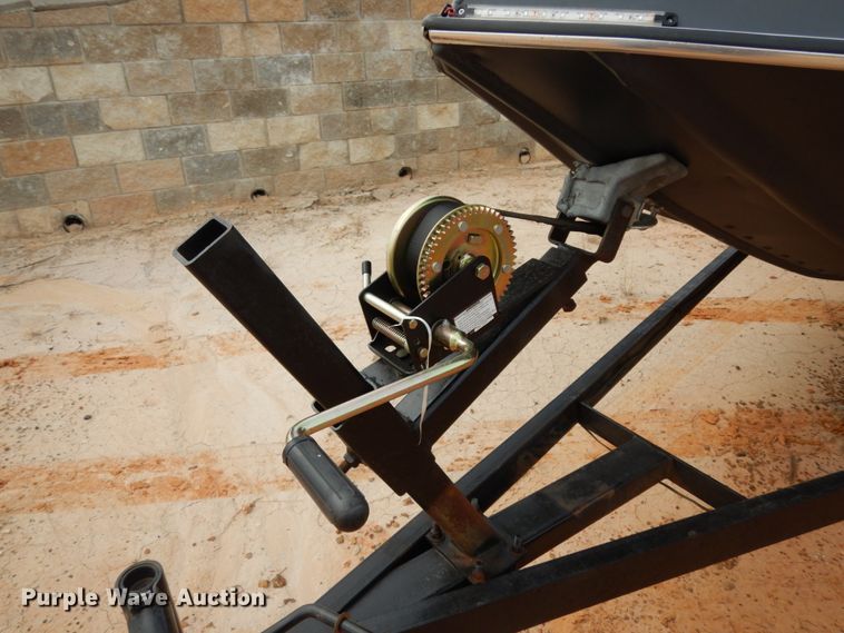 image for item DJ8154 1990 Alumacraft Angler  boat