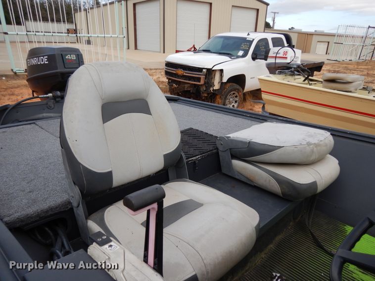 image for item DJ8154 1990 Alumacraft Angler  boat