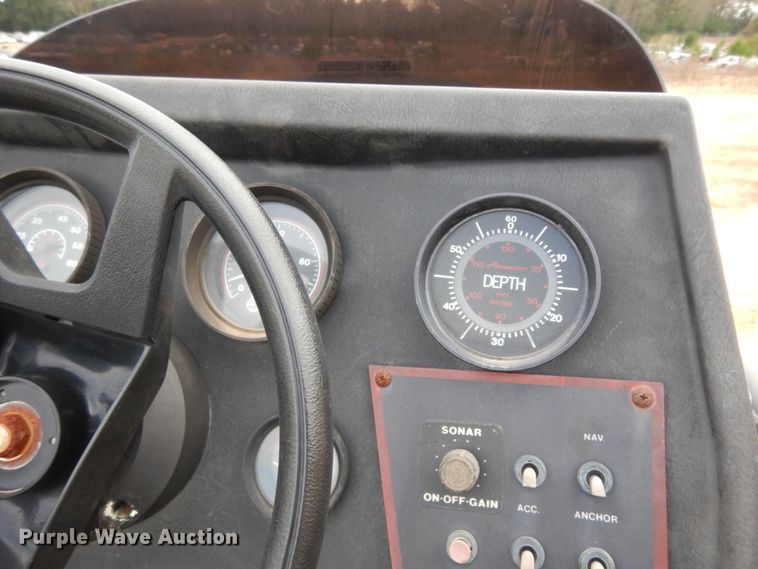 image for item DJ8154 1990 Alumacraft Angler  boat