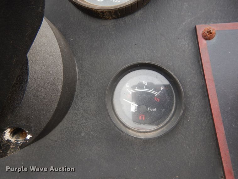 image for item DJ8154 1990 Alumacraft Angler  boat