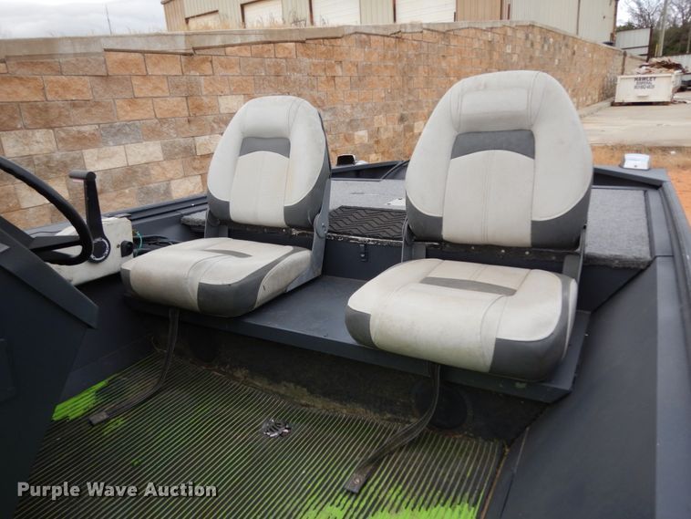 image for item DJ8154 1990 Alumacraft Angler  boat